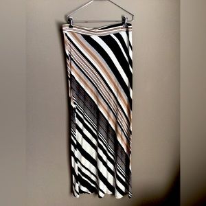 Summer weight jersey maxi skirt. Size L.  Diagonal stripe, brown, black, white.